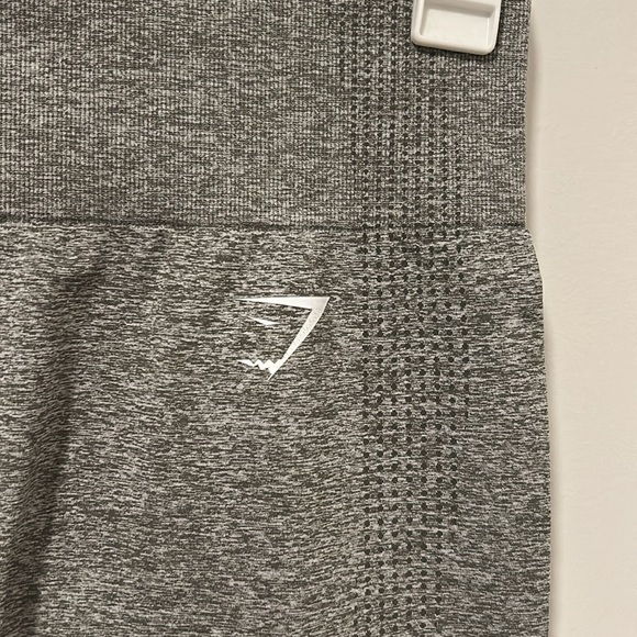 Gymshark Gray Leggings 24’ Inseam Size XS Workout Travel Athletic - Picture 3 of 5